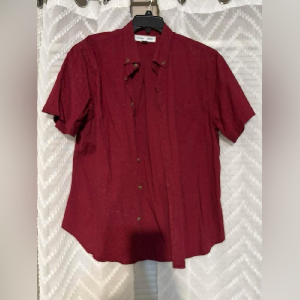 Old Navy Men's Burgundy Short Sleeve Shirt